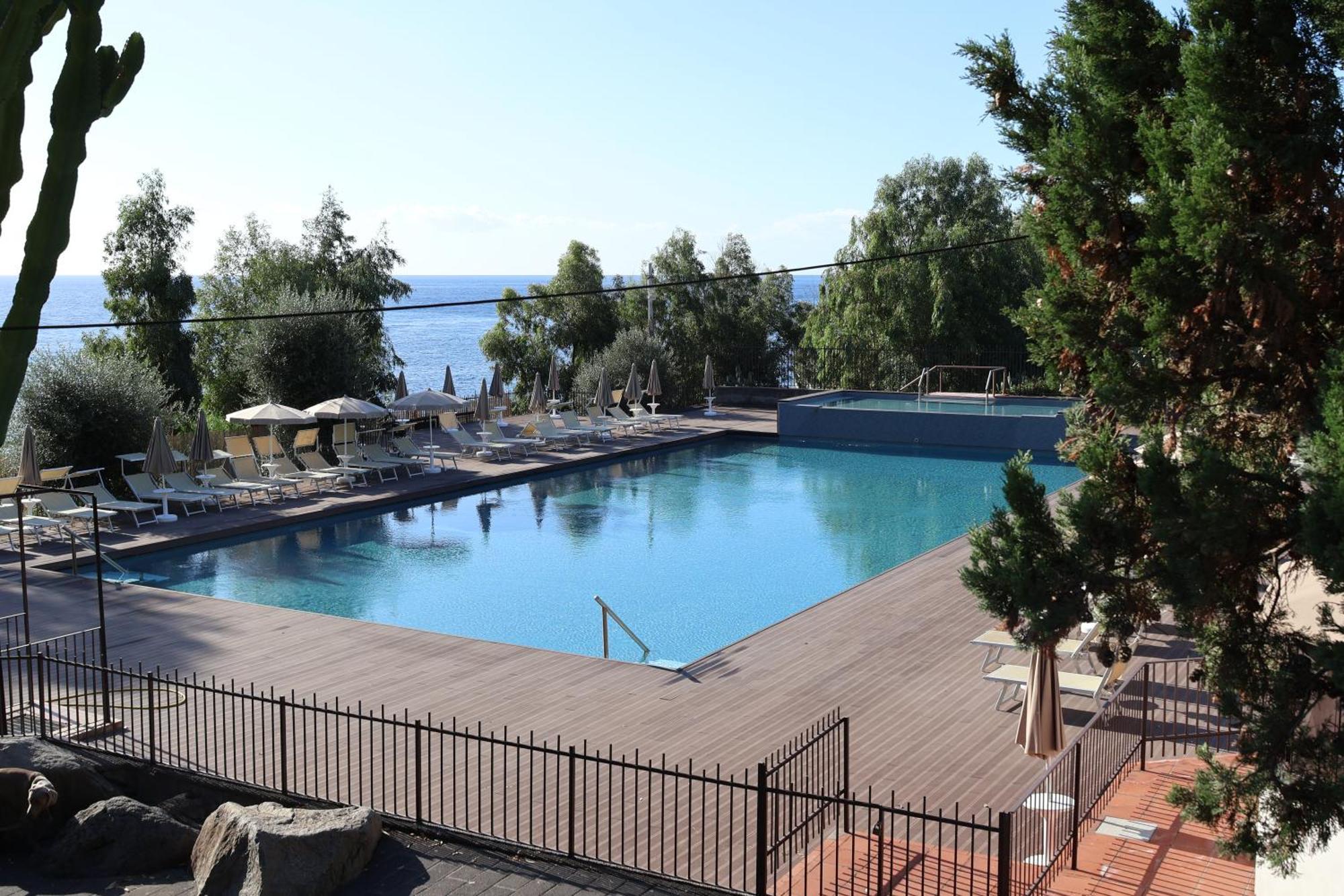 Il Pampaleone Glamping And Resort Acireale Buitenkant foto