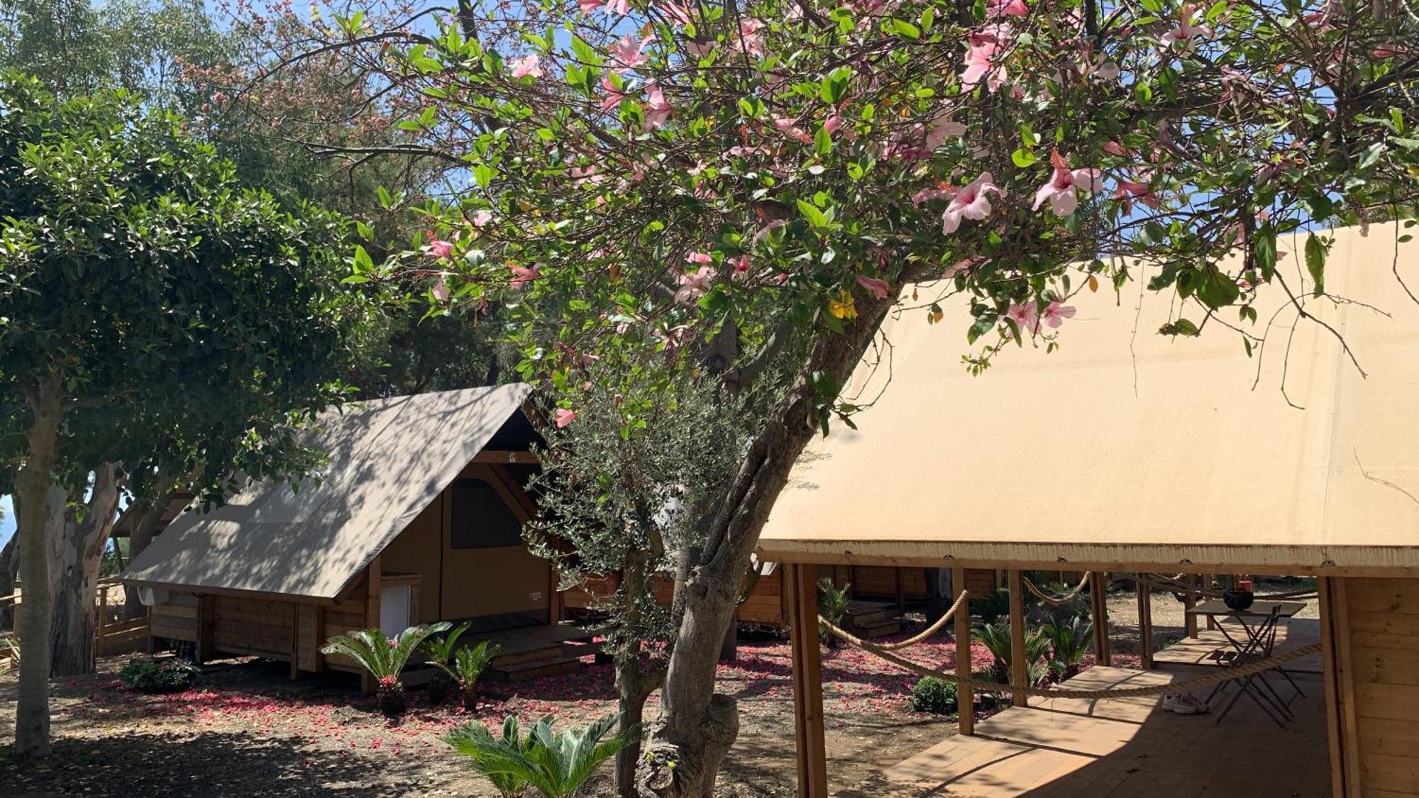 Il Pampaleone Glamping And Resort Acireale Buitenkant foto